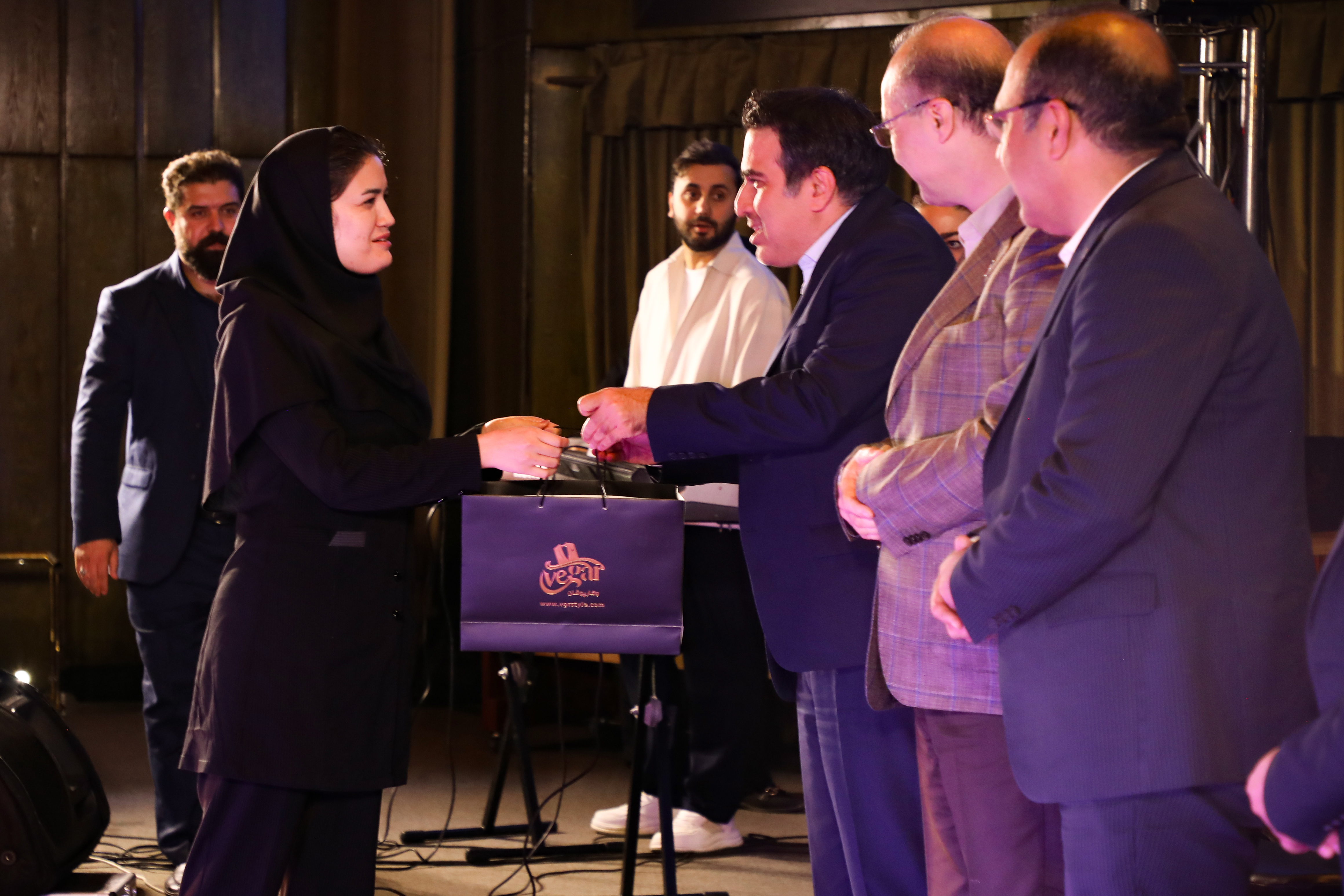 مراسم تقدیر از کارمندان، پزشکان، داروسازان منتخب دانشگاه علوم پزشکی ایران در جشن روز پزشک، روز کارمند و روز داروساز و پنچاه و یکمین سالروز تأسیس دانشگاه